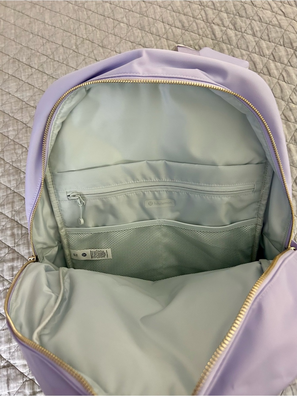 NWT lululemon Everywhere Backpack 22L Metal Hardware Lavender Frost Gold - Picture 13 of 14